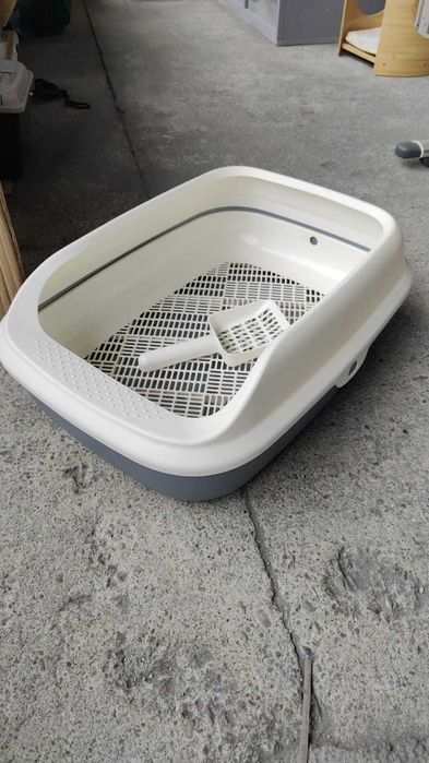 Litiera pentru pisici cu lopatica gri inchis cu alb 43x56x21cm