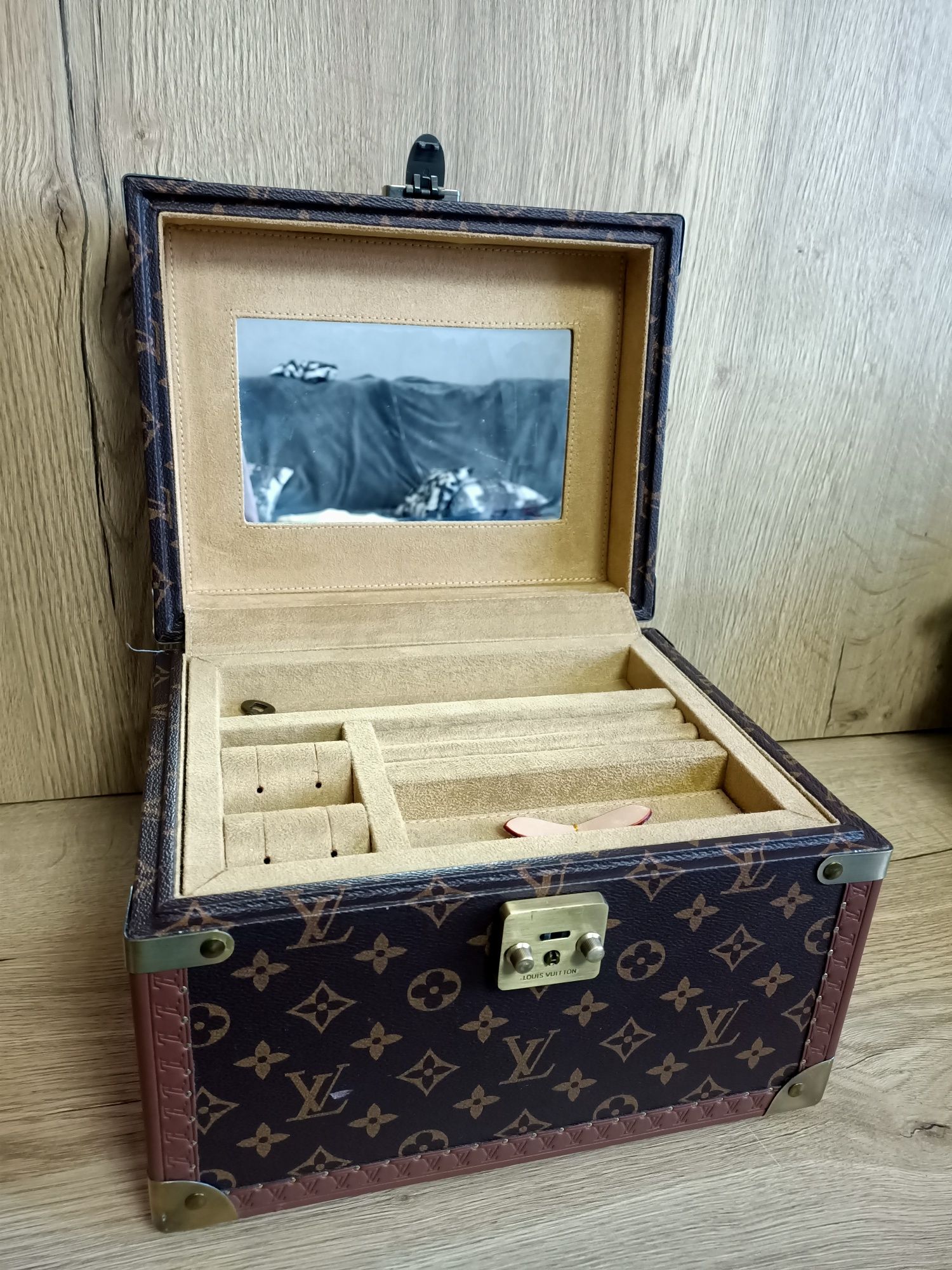 Кейс чемодан для украшений ювелиных изделий очков