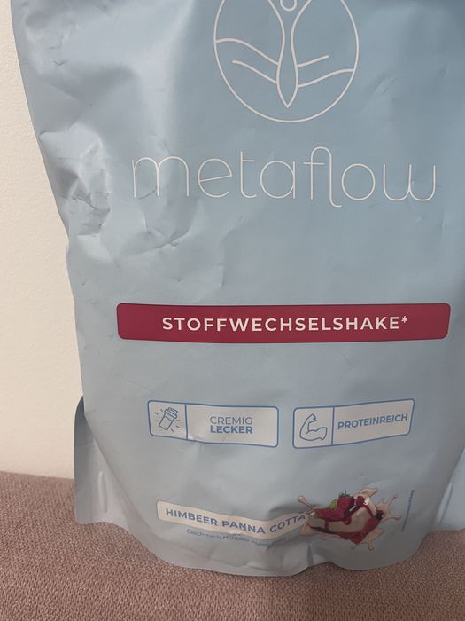 Shake sigilat de slabit de zmeura si panna cotta