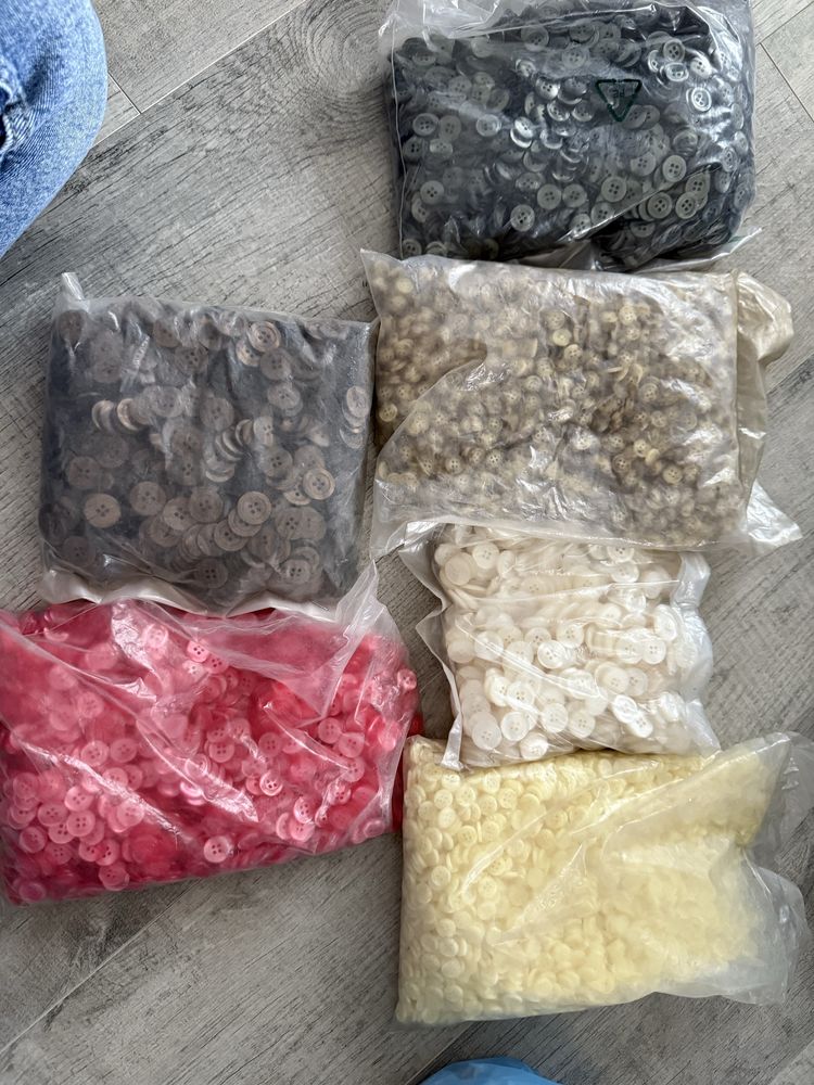 Пластмасови копчета на едро