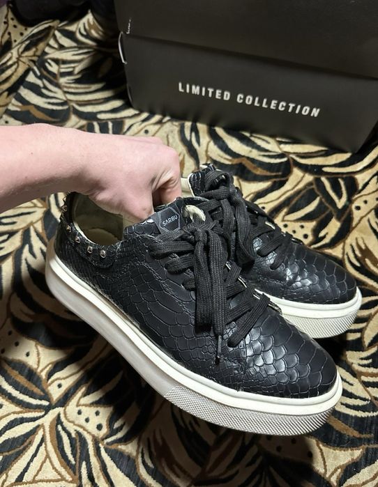 Adidasi Sarbu Atelier