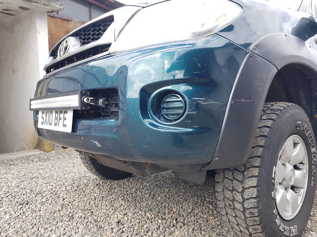Bara fata Toyota Hilux 2010 - 2015 VERDE (671) model fara spalatoare far
