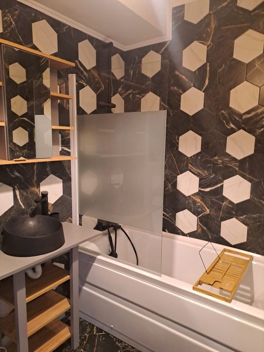 Închiriez apartament 3 camere