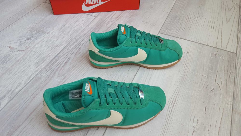 Нови зелени маратонки Nike Cortez за момиче с размер 39