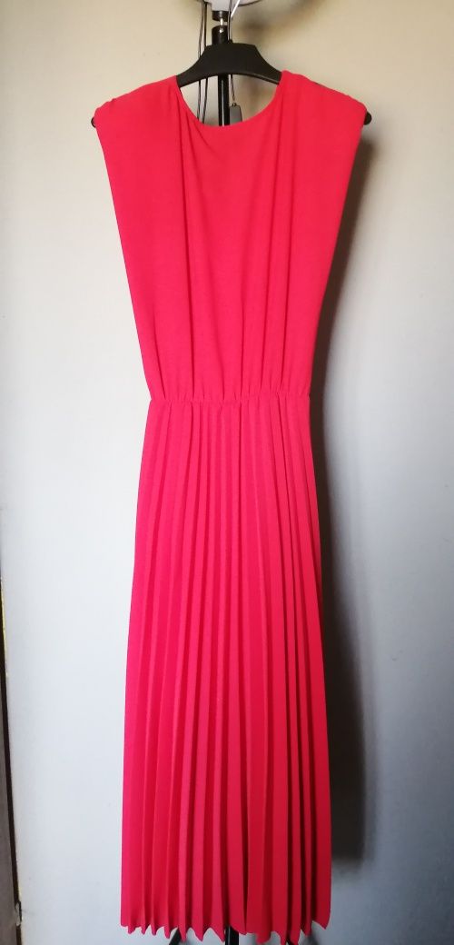 Rochie elegantă midi