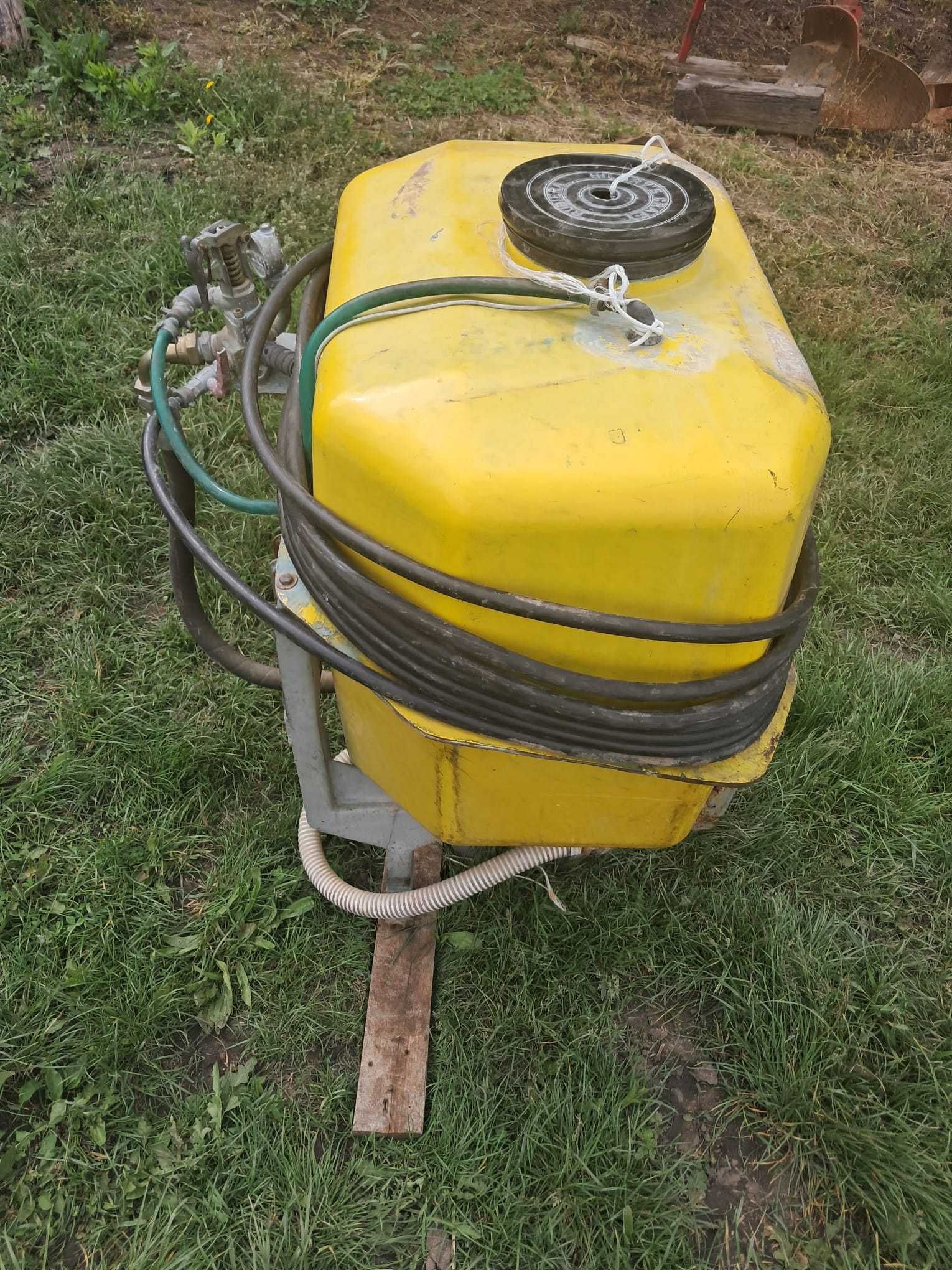 aparat pentru erbicizat  cu lance de 200 litri