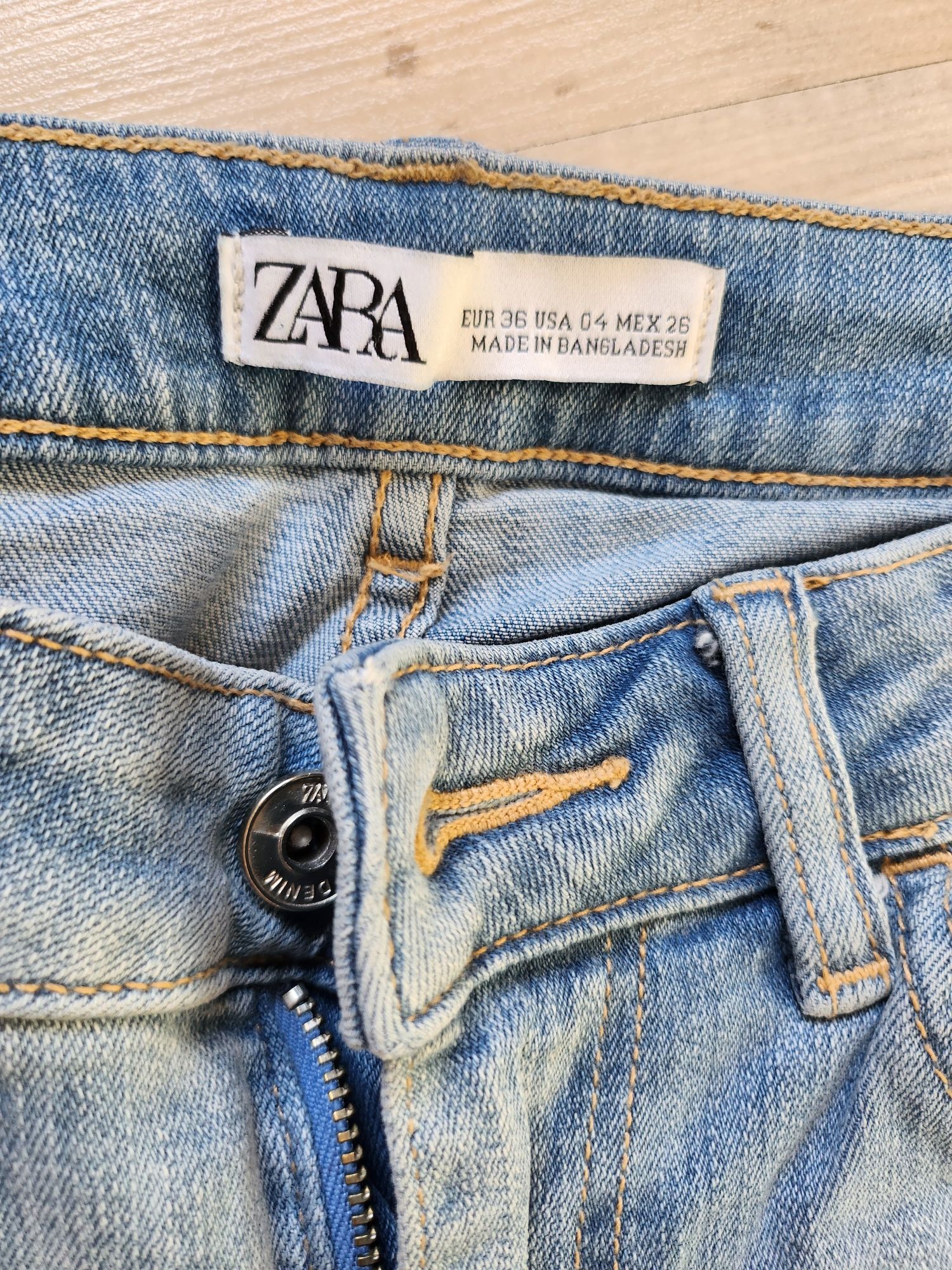 Дамски дънки на марката ZARA