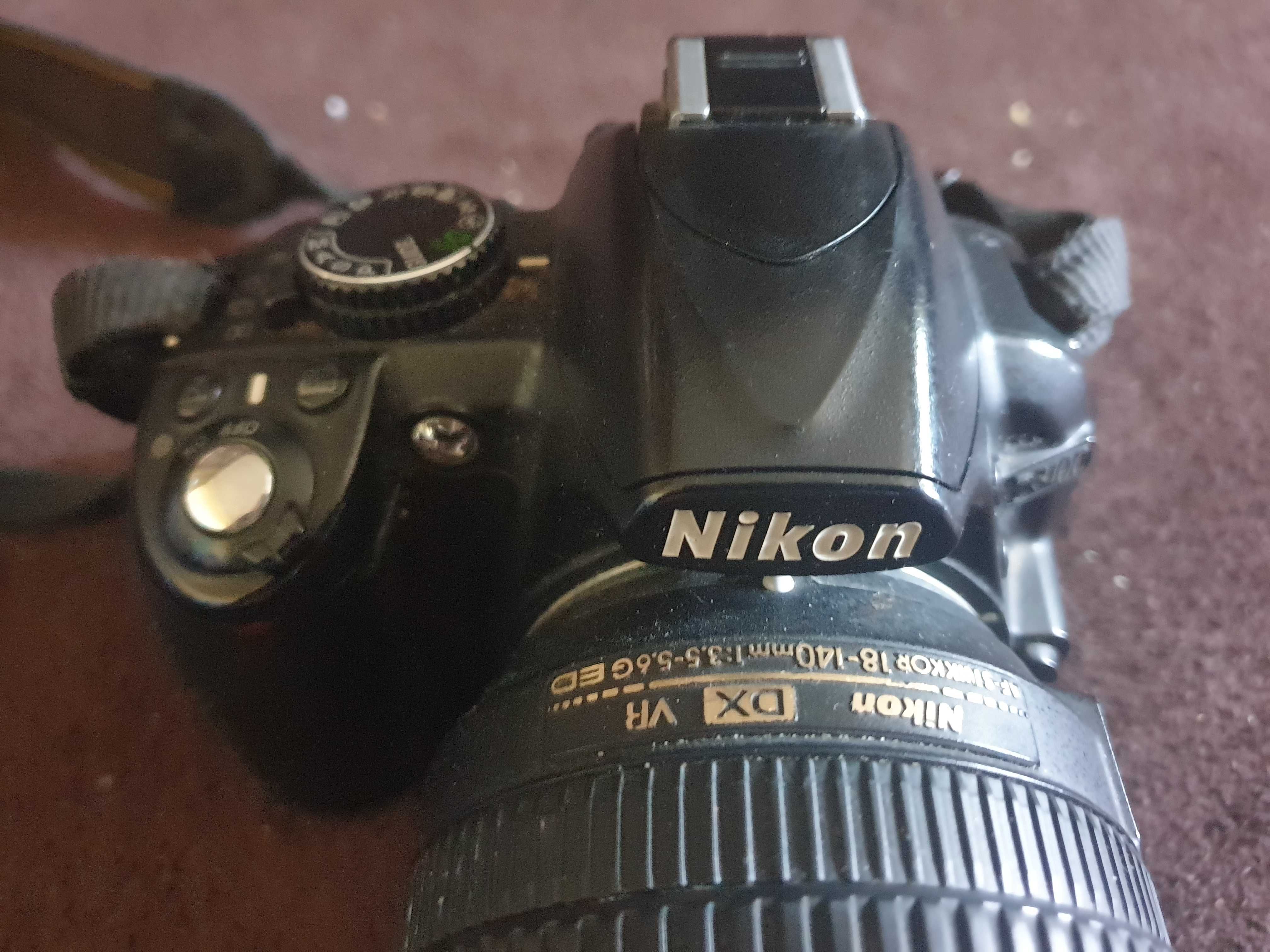 Aparat foto Nikon D3100 +  Obiectiv Nikon 18-140mm + accesorii