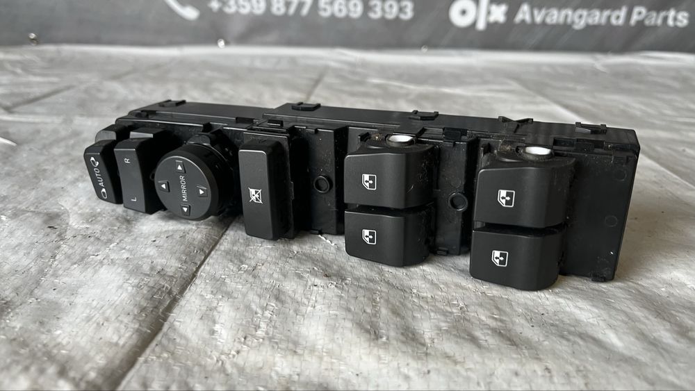 Конзола с компчета за предна лява врата Hyundai i30 2017-