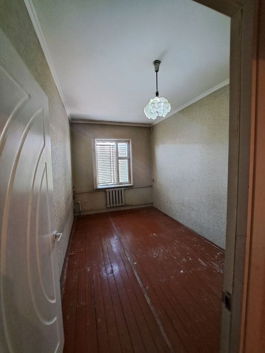 Квартира в Ахунбабаевском массиве , за каналом Лаззат