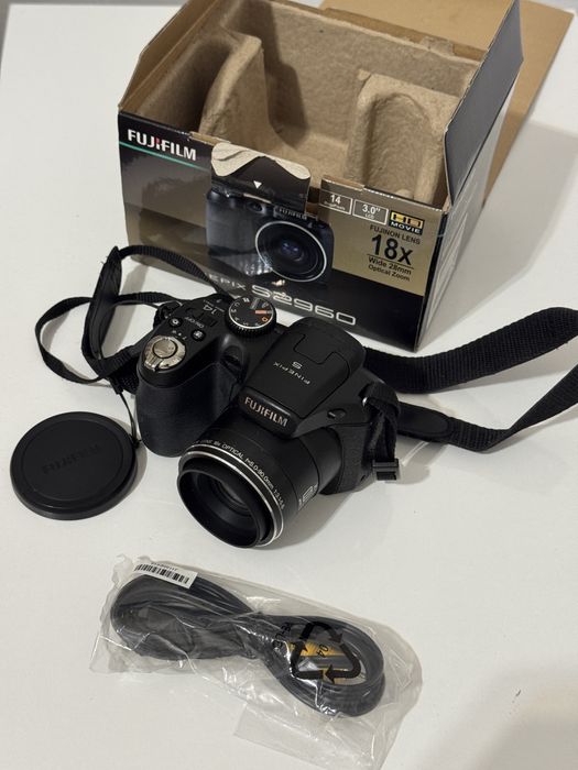 Aparat (camera foto-video) Funifilm S2960. Compact