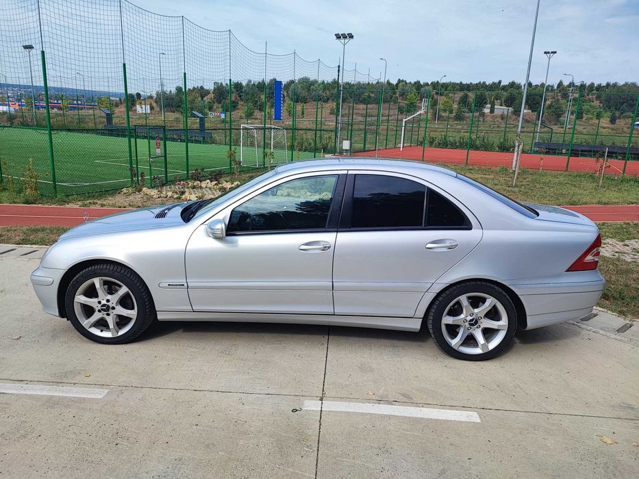 Mercedes-Benz c230 v6