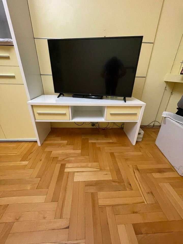 Качествена масичка за телевизор с чекмеджета