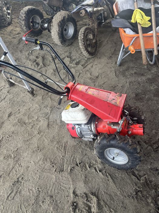 Motocoasa cu motor de honda !!