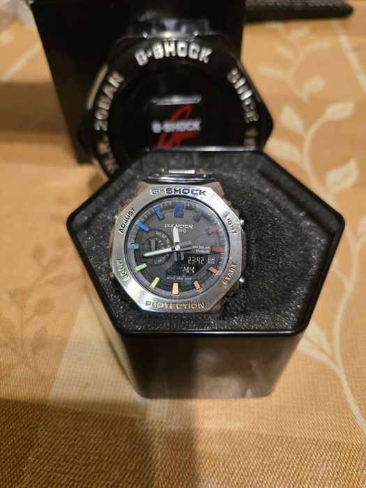 Часовник g-shock GM-B2100 W