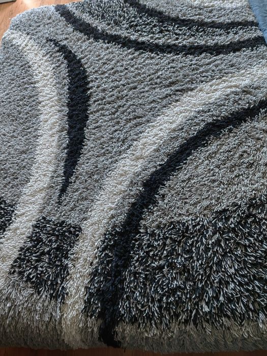 Два броя големи килими комплект