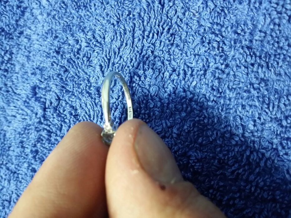 Inel aur alb 9 kt 375 cu safir + 2 diamante naturale antic