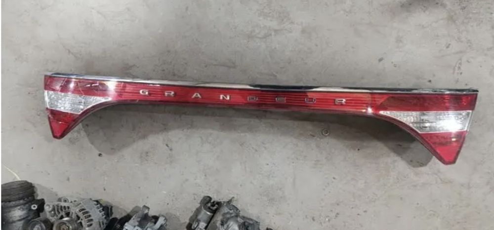 Hyundai grander 2011 задний фонарь