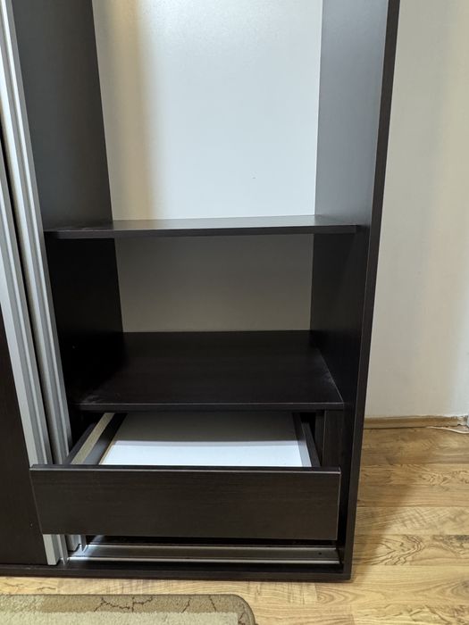 Dressing /Șifonier dormitor cu uși culisante – stare foarte bună