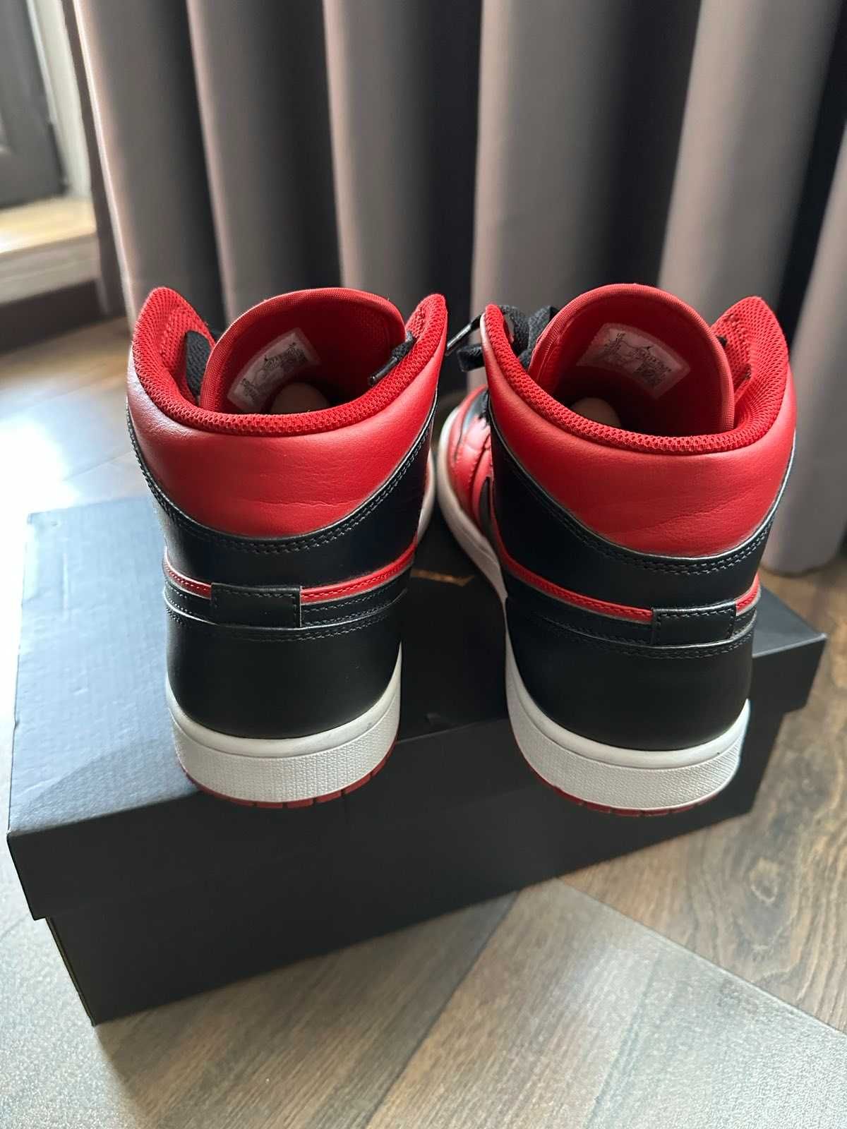 Air Jordan 1 Mid EU44/UK9