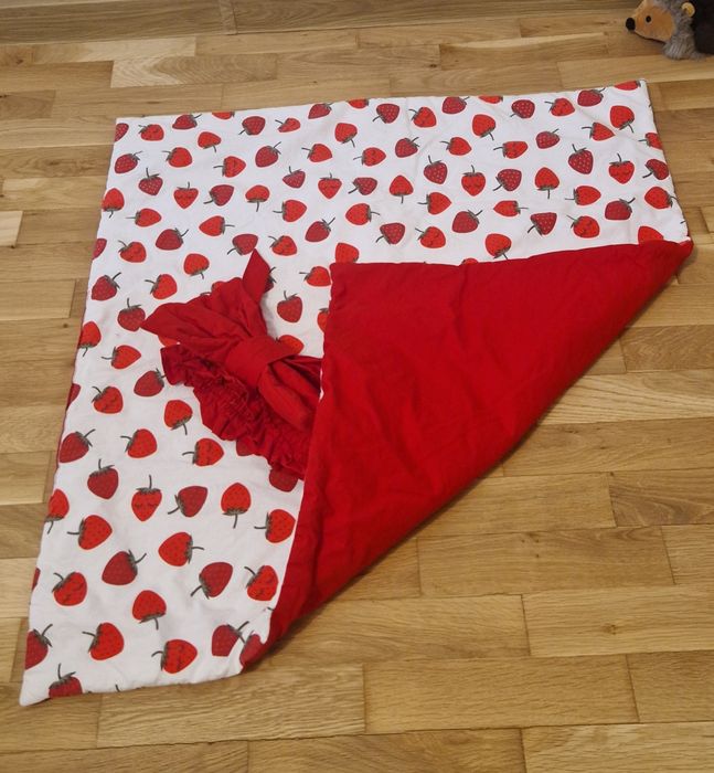 Порт бебе изписване с ягодки