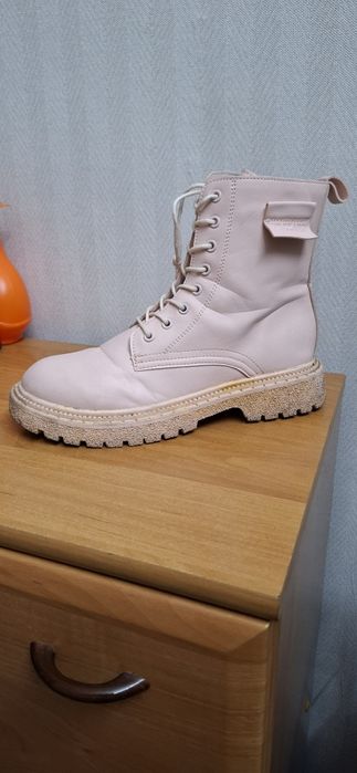 Продам женские осенние ботинки 41 размер.