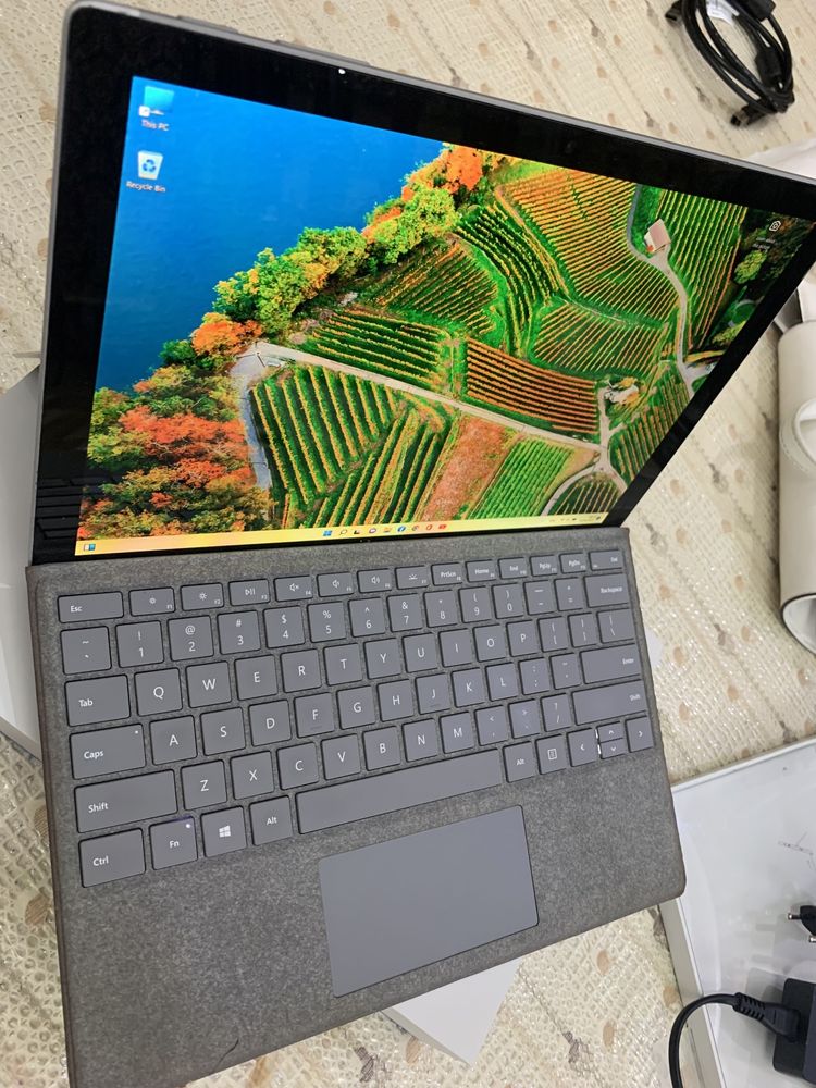 Surface Pro, Core i7, 8 Gb, 256 Gb, Win 11 Pro