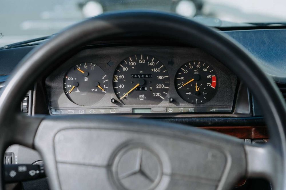 Mercedes‑Benz 200CE Vehicul istoric atestat.