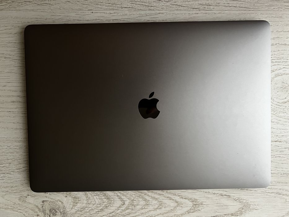 Apple macbook pro , i9 ,16Gb RAM, 500gb SSD, 15 inch, mid 2018, a1990