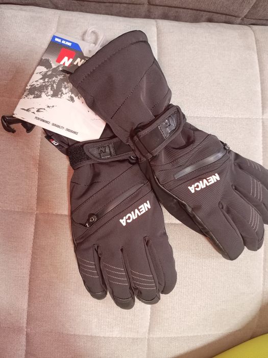 Vând mănuși noi NEVICA