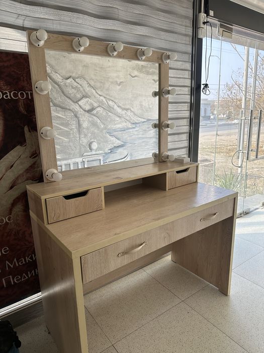 Goʻzallik saloni uchun tayyor oyna mebel