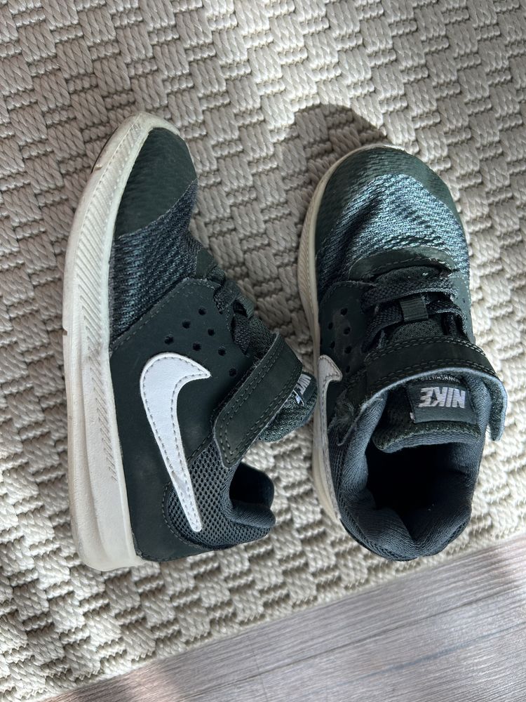 Adidasi Nike - marimea 25