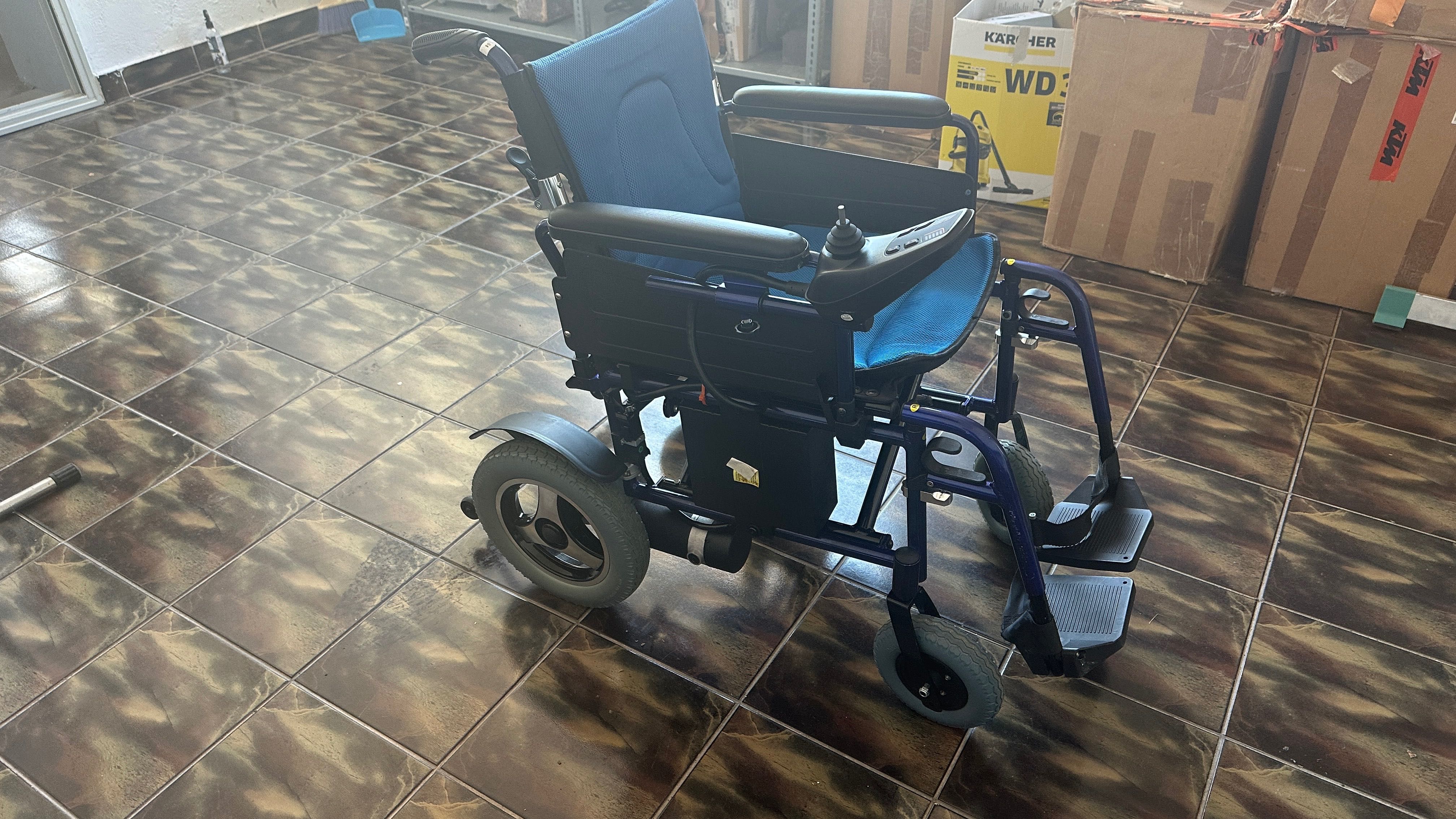 Cărucior electric persoană dizabilități (handicap locomotoriu)