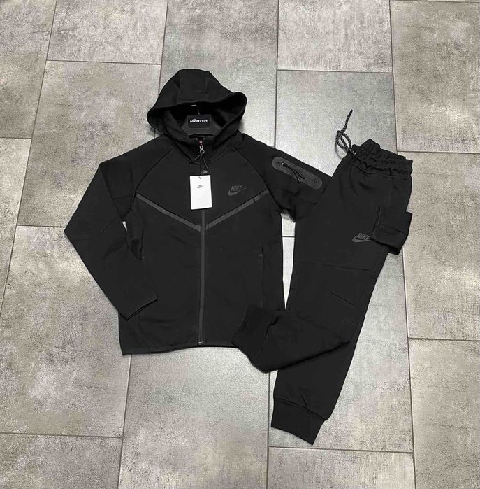 Детски Екипи NikeTech (10-17г)