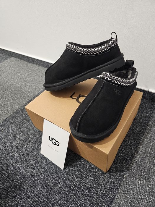 vand papuci UGG tazz