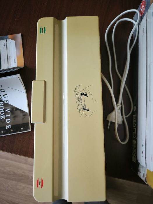 Вакууматор / машина за вакуумиране и лепене