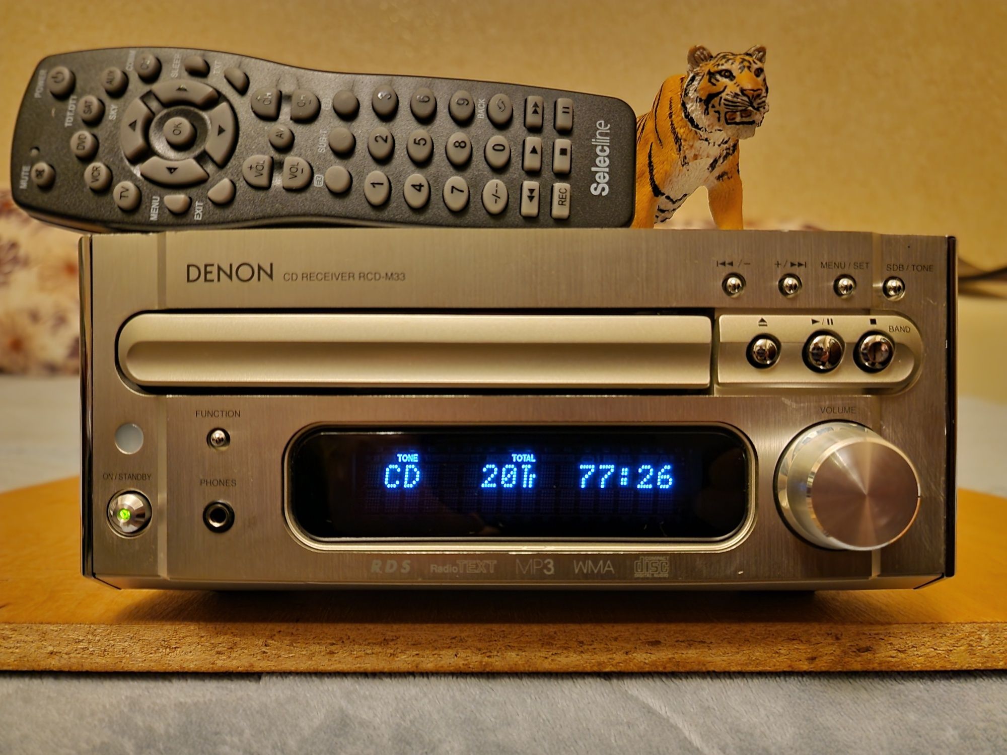 Denon RCD-M33. Calitate și eleganță. Sunet de vis by Denon.