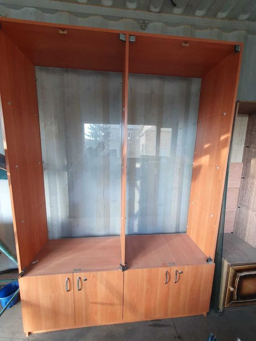 продаю шкаф витрину