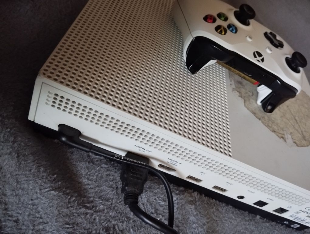 Vând Xbox one s cu jocuri