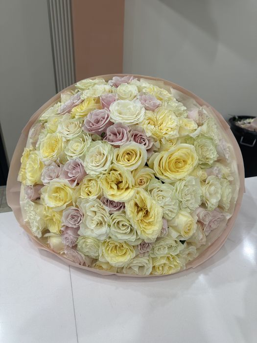 Роза пионавидные 71 штук