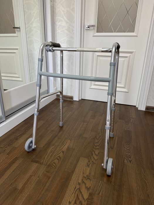 Ходунки на колесиках , шагающие