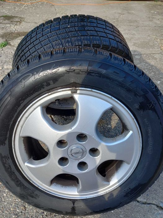 Vând 4 roti  cu cauciucuri de iarnă in 5 prezoane 195/65/15