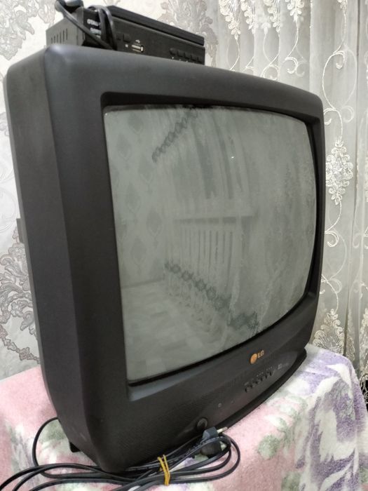 Продам телевизор с приставкой, возможна доставка завтра с утра