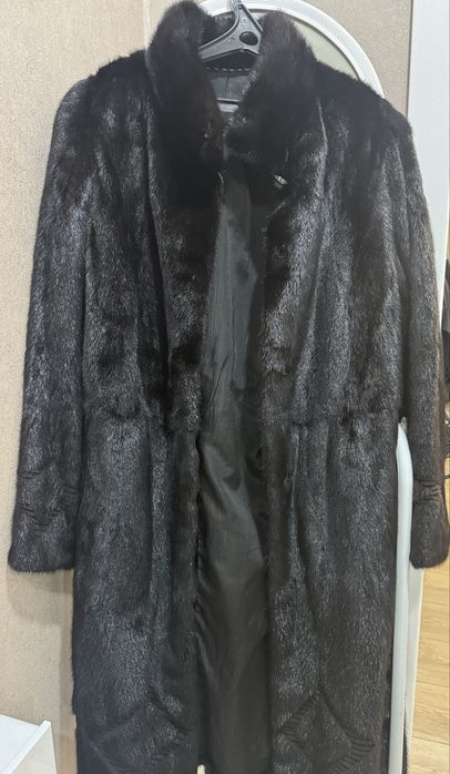 Шуба Норковая , отличное состояние , цвет черный бриллиант, раз 46-48.