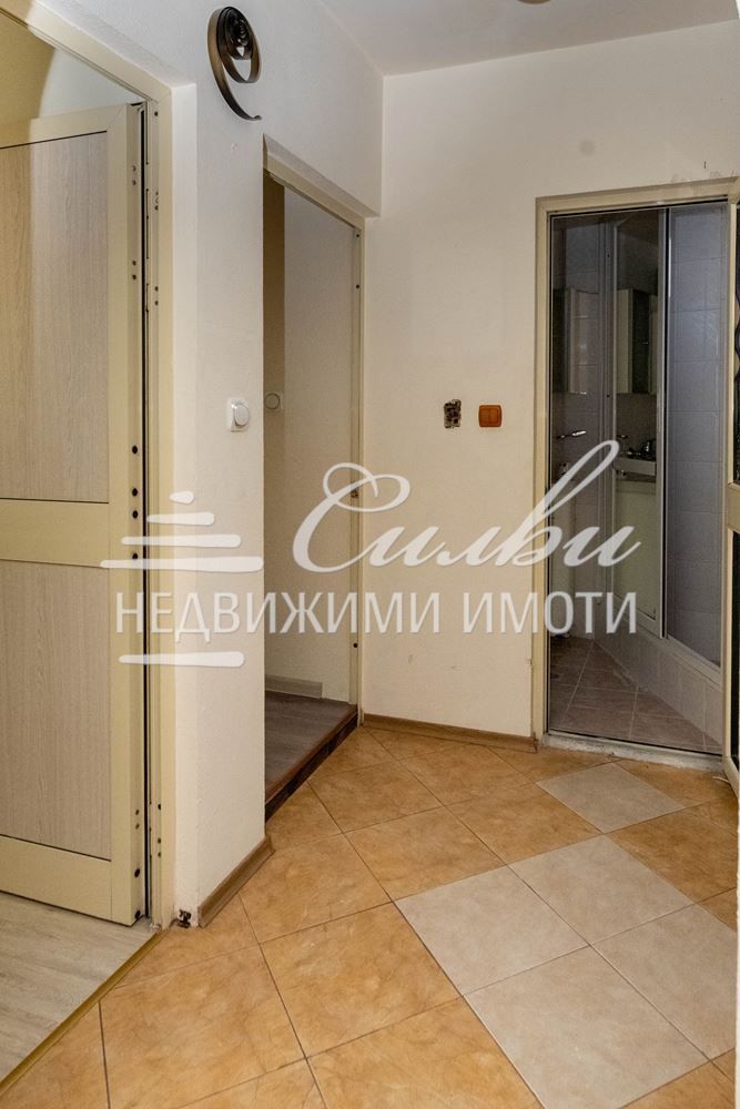 Продава се Тристаен апартамент в Шумен, Център - 90 кв.м за 1389 €/кв.м - Снимка #11