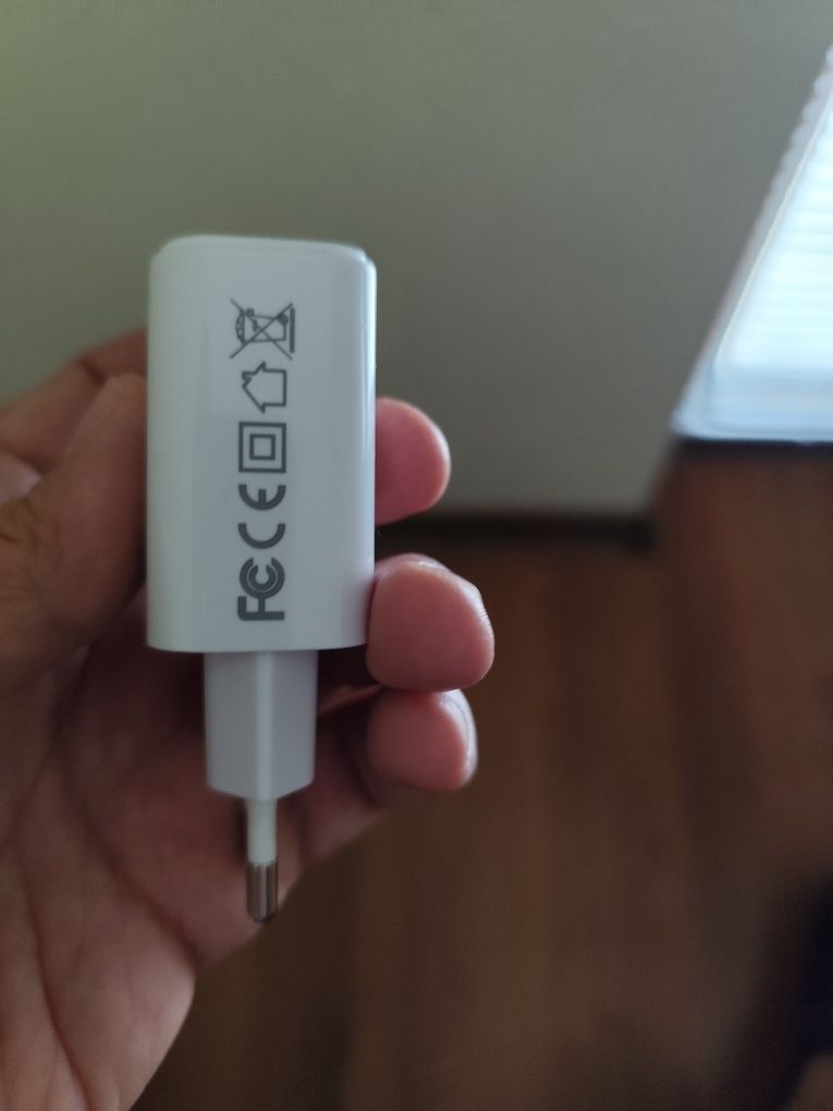 Зарядно устройство с два порта USB