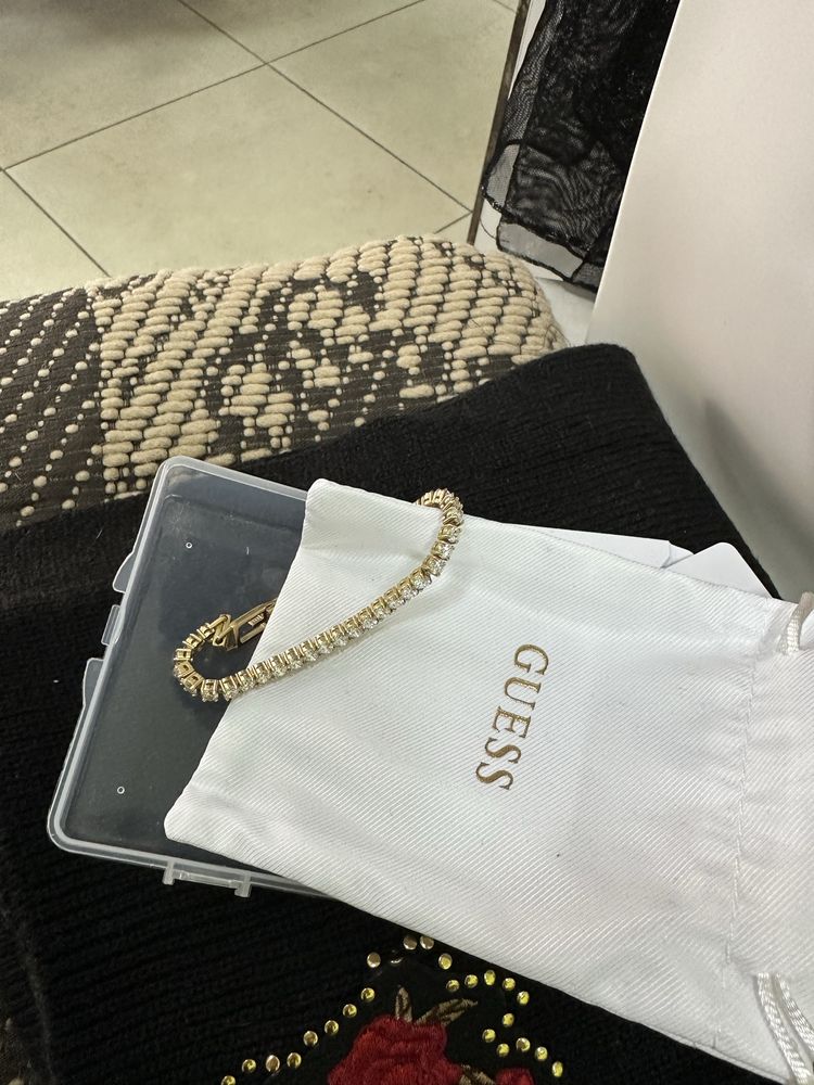 Гривна Guess чисто нова