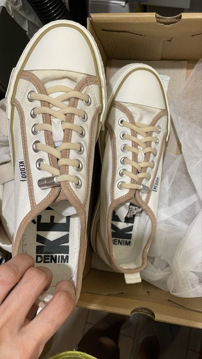 Кеды из текстиля с прорезиненной подошвой.