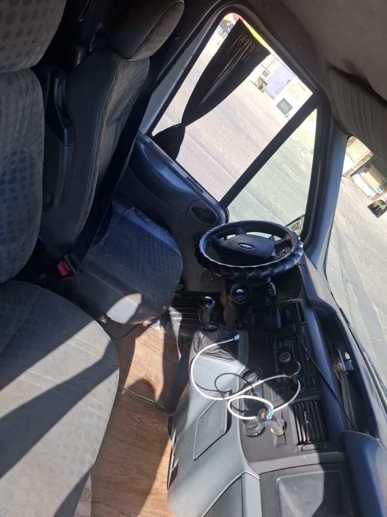 Ford 2010 yil xolati ideal