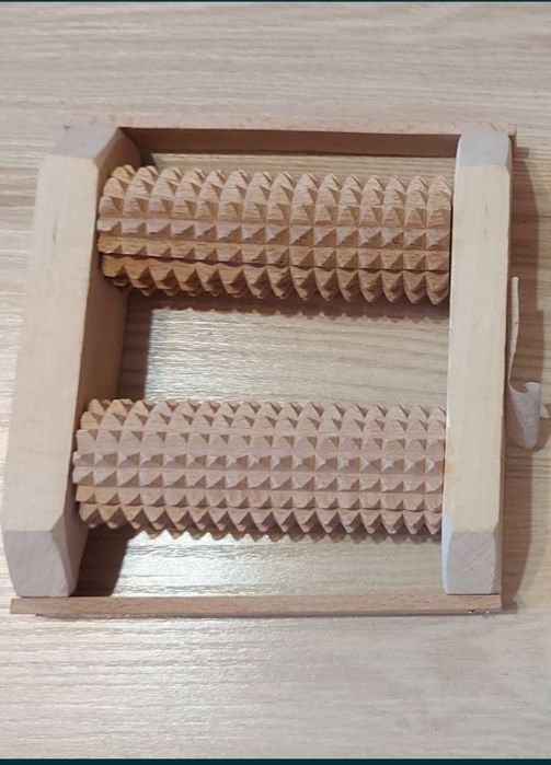 Массажёр дерево.